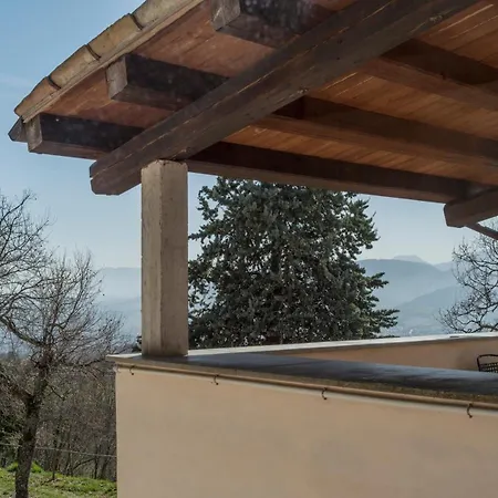 Farm stay Castelvecchio, Casa Con Piscina A Fabriano